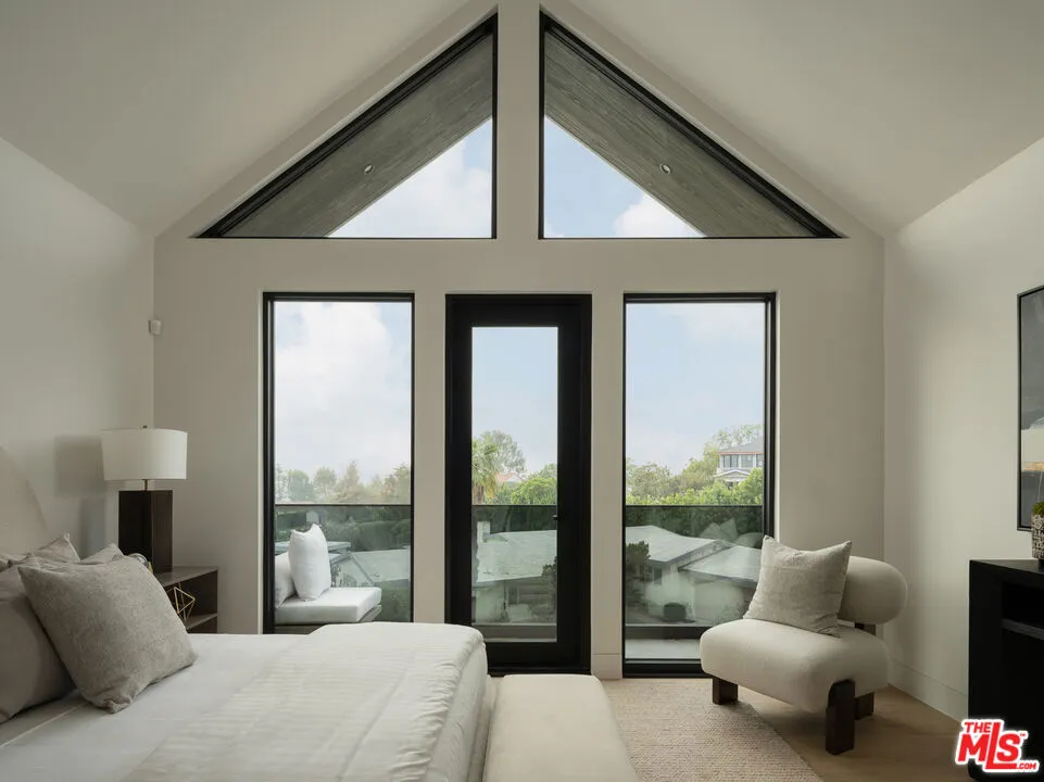 9919 Girla Way, Los Angeles, California 90064 home-pic-19